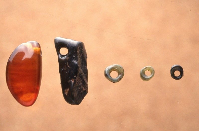 アートな考古学を知る・学ぶ2 「彩りと飾りのはじまりー日本旧石器文化の顔料と装飾品」
