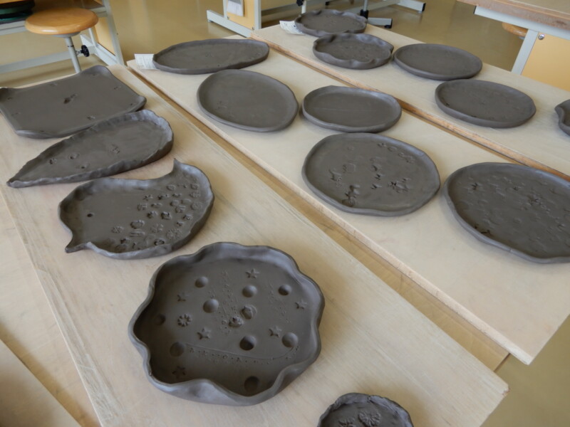 親子で板作りのお皿を作ろう!