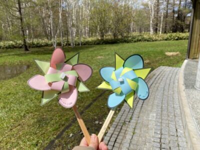 もりの工作コーナー「お花の風車」
