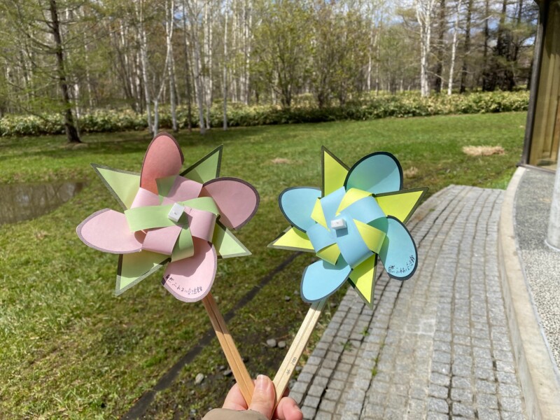 もりの工作コーナー「お花の風車」